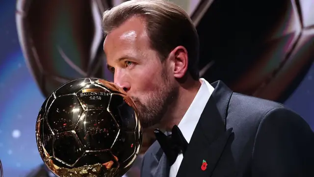 Ballon d’Or 2026 : Harry Kane sacré à Londres, 25 ans après le dernier Anglais