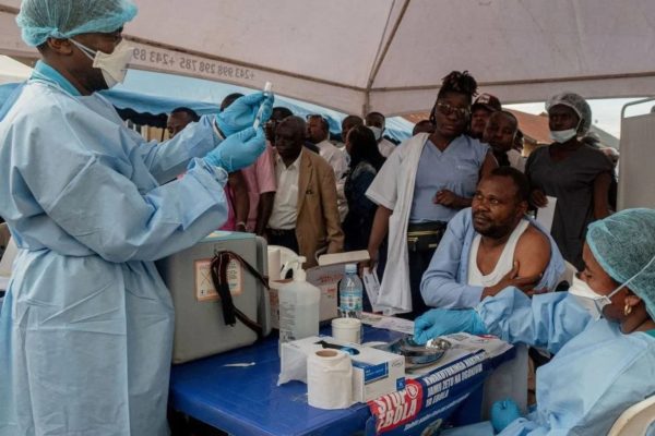 Ebola : le Bénin passe en phase de préalerte et renforce la surveillance à l’aéroport de Cotonou